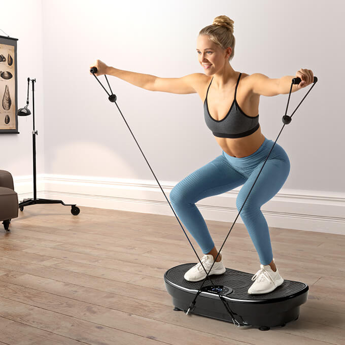 Sportlerin trainiert mit VP250 Vibrationsplatte Sportlerin-trainiert-mit-VP250-vibrationsplatte